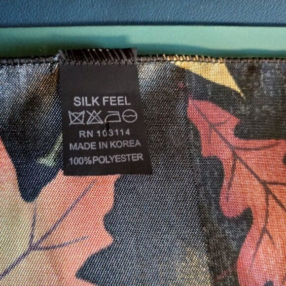 Maple Leaf Dark and Light Striped Fall colors Silk Feel Scarf Countrycore - Picture 4 of 5